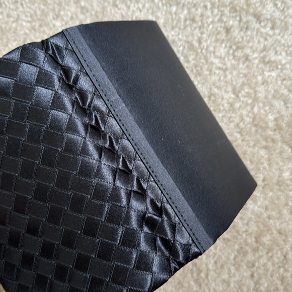 Black satin evening clutch handbag - Picture 6 of 10